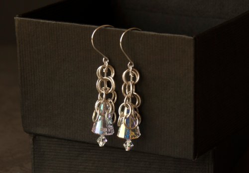 Long crystal round maille earrings